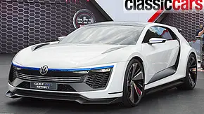 Der VW Golf GTE Sport statisch von schräg vorne fotografiert. - Foto: VW