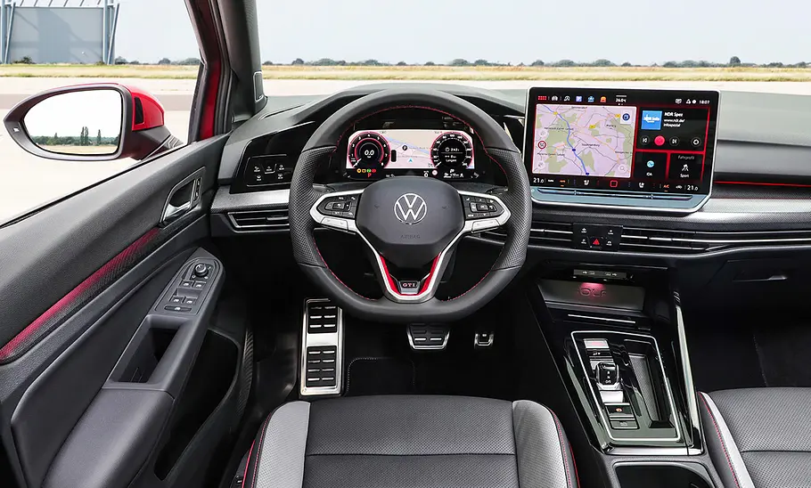 VW Golf 8 GTI Facelift (2024); Innenraum; Interieur; Innenansicht; Cockpit; Armaturen; Lenkrad