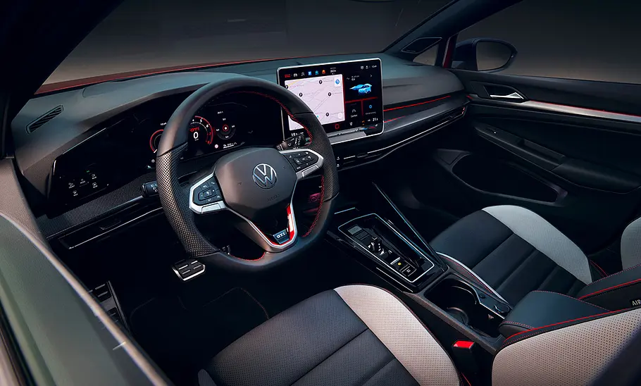 VW Golf 8 GTI Facelift (2024); Innenraum; Interieur; Innenansicht; Cockpit; Armaturen; Lenkrad; Sitze