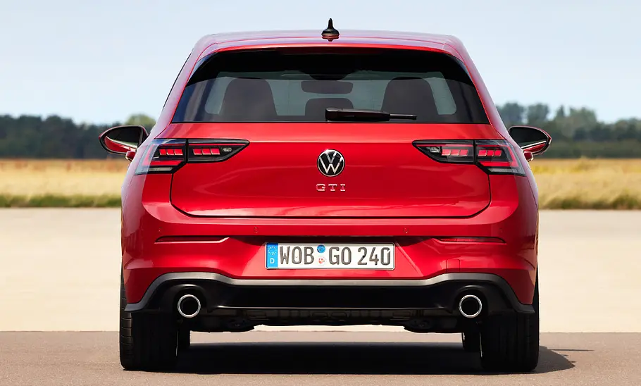 VW Golf 8 GTI Facelift (2024): stehend; Außenansicht; Hecksicht