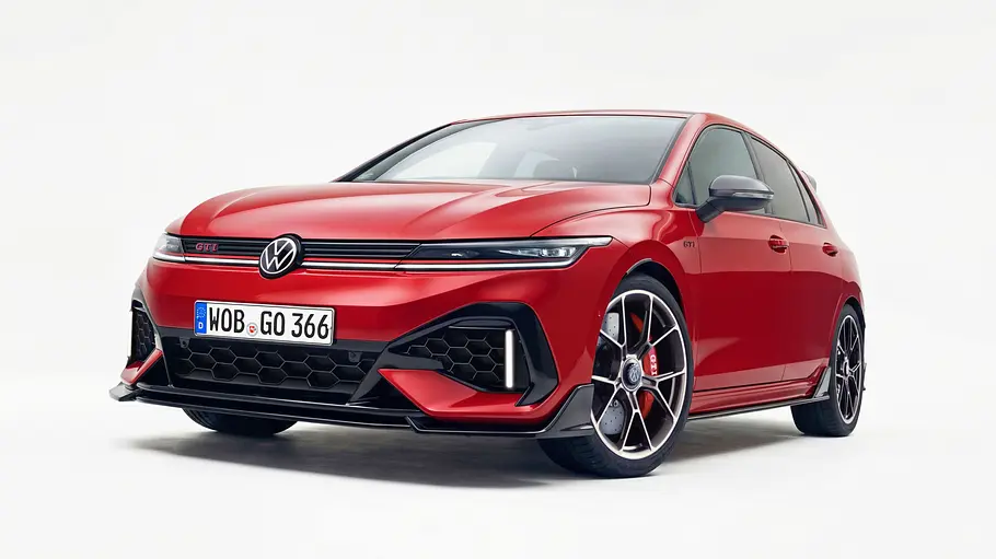Eine Computer-Illustration zeigt das VW Golf GTI Facelift vor weißem Hintergrund von vorne links.