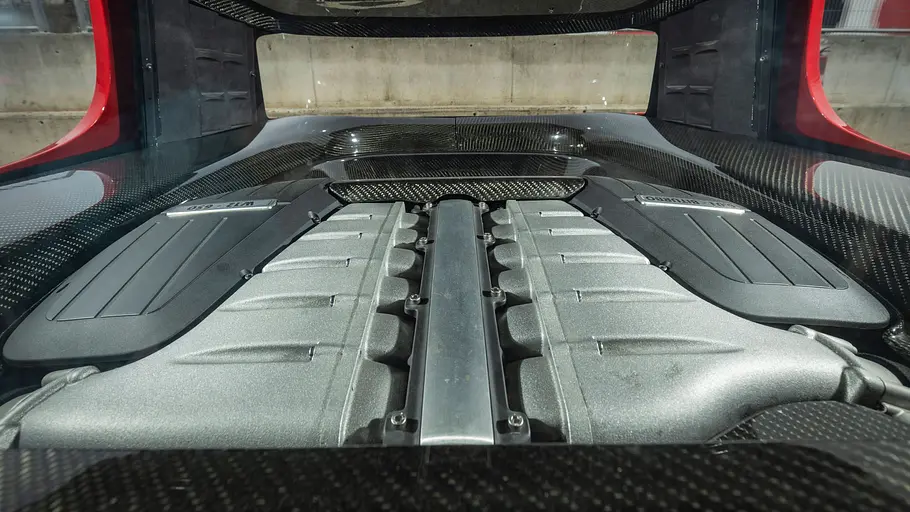 Der Motor des VW Golf GTI W12-650. 