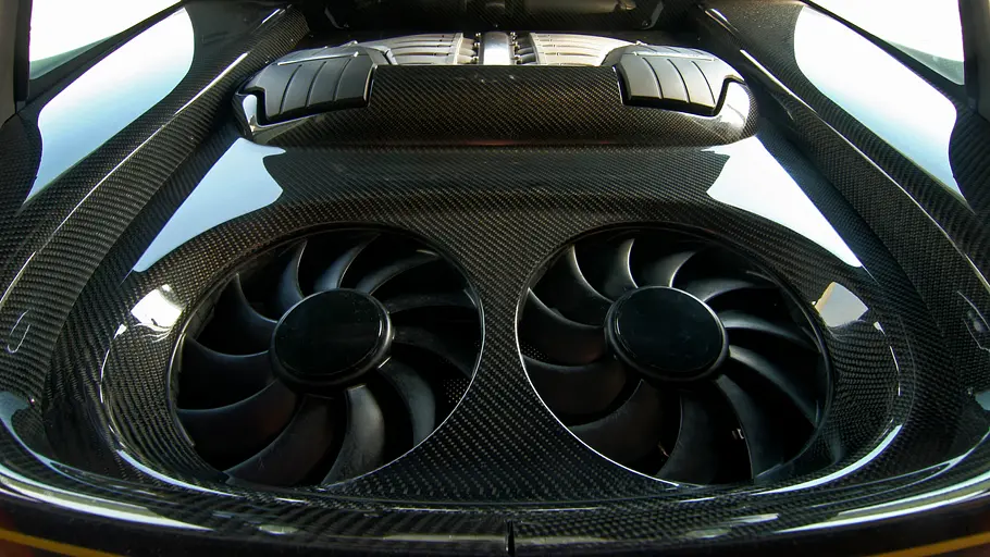 Der Kühlerlüfter des VW Golf GTI W12-650. 