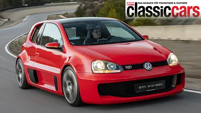 VW Golf GTI W12-650 fahrend von schräg vorne fotografiert.  - Foto: VW