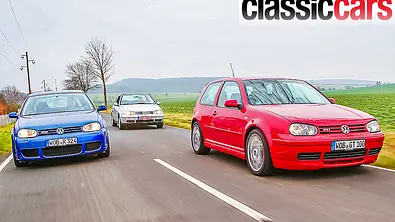 VW Golf IV fahren nebeneinander - Foto: Niklas Gotta