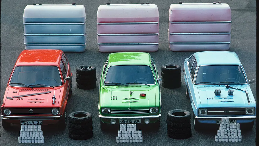 VW Golf L, Opel Kadett L 1200, Ford Escort GL statisch von vorne fotografiert. 