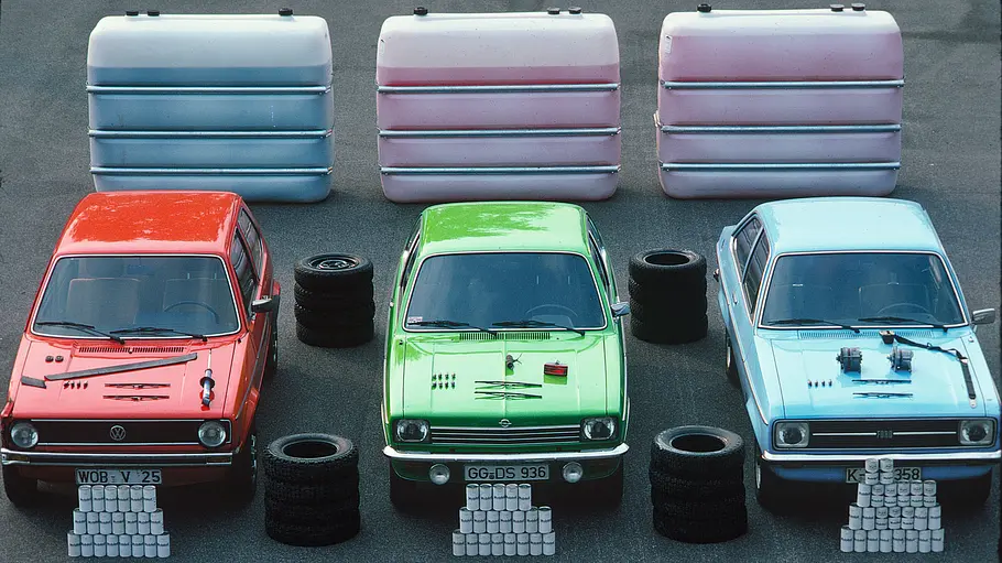 VW Golf L, Opel Kadett L 1200, Ford Escort GL statisch von vorne fotografiert. 