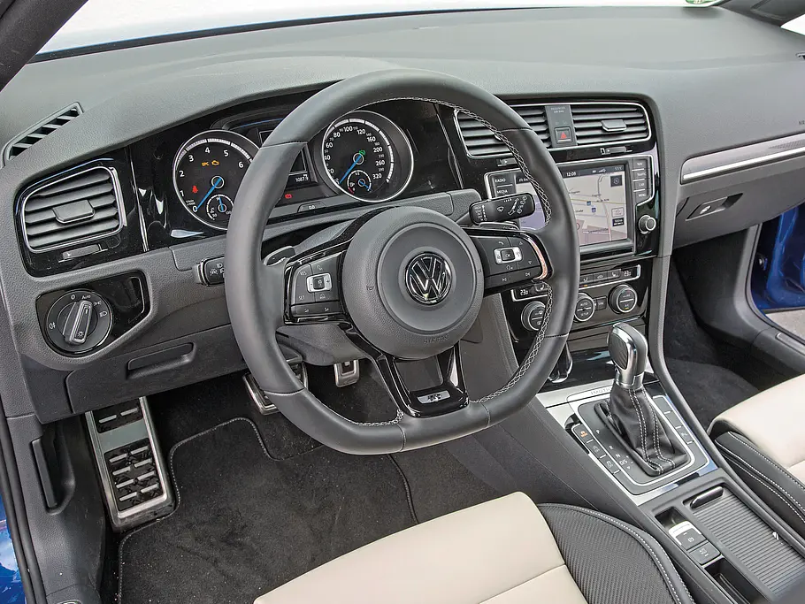 Bilder VW Golf R Kompaktsportler Cockpit