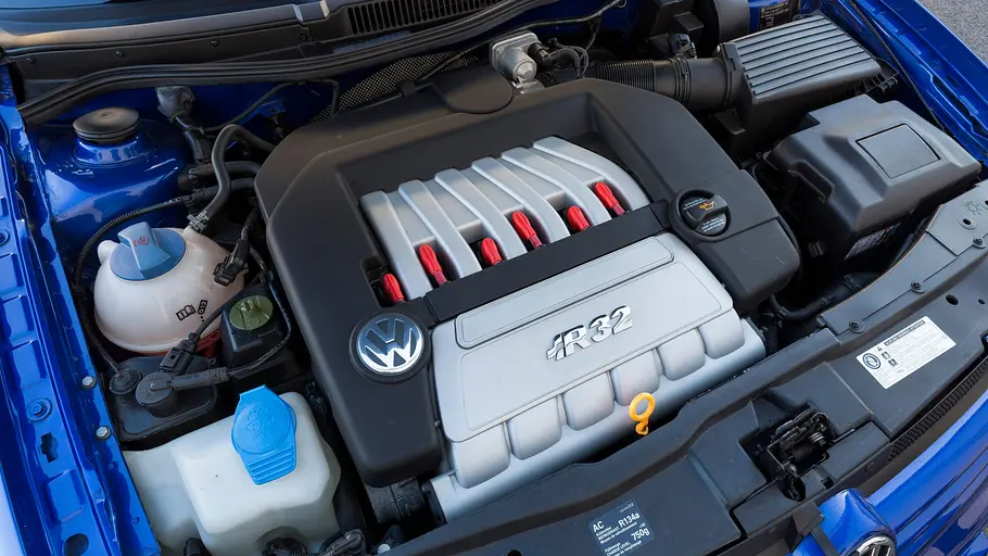 Der Motor des VW Golf R32 4Motion. 