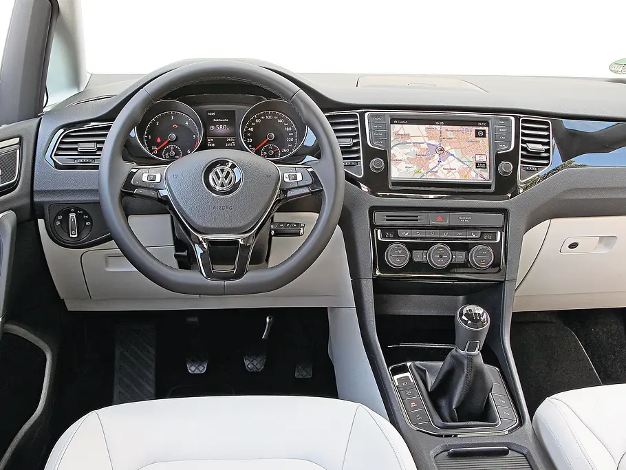 VW Golf Sportsvan Cockpit