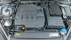 Das Bild zeigt den Motorraum eines VW-Diesel (TDI). - Foto: VW