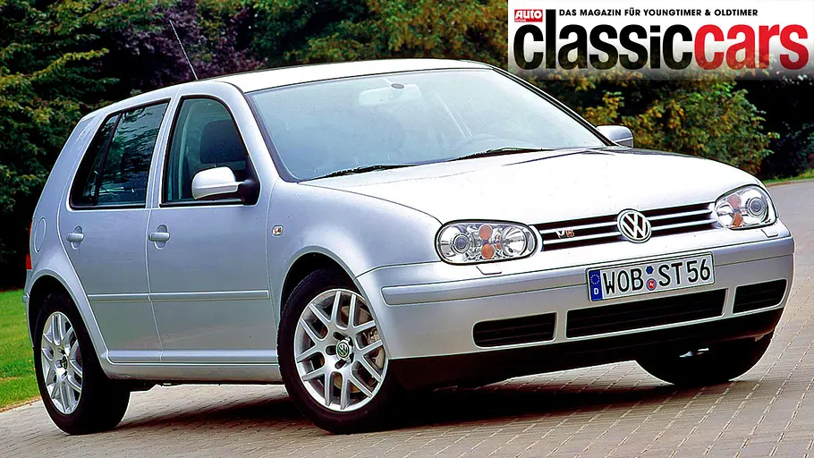 Der VW Golf IV GTI V5 stehend von schräg vorne