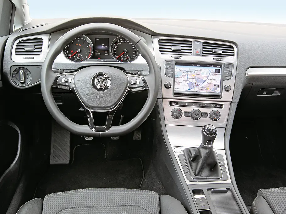 VW Golf Vergleich Test Bilder technische Daten Cockpit