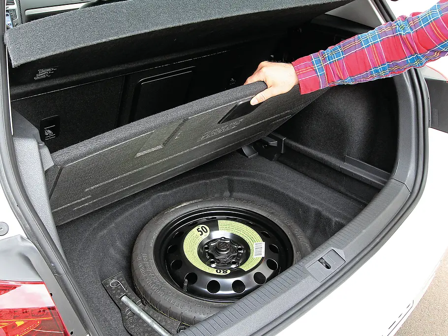 VW Golf Vergleich Test Bilder technische Daten Ladeboden