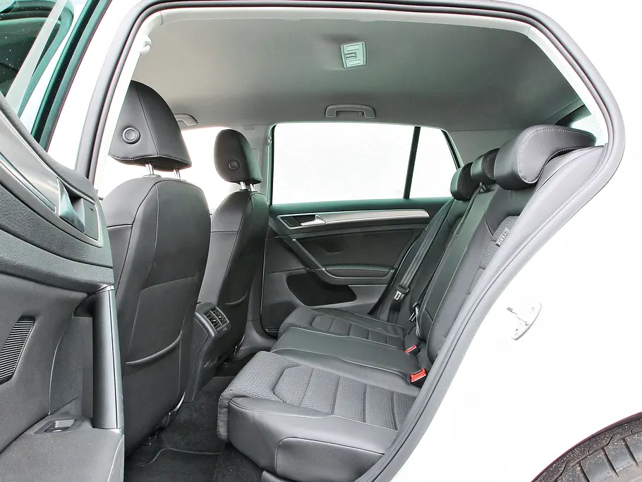 VW Golf Vergleich Test Bilder technische Daten Cockpit Fond