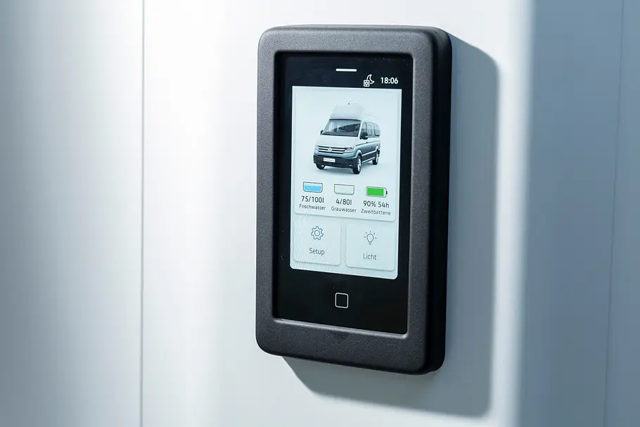 VW Grand California Facelift Fahrbericht Das Bedienpanel im Wohnraum des VW Grand California Facelift im Detail.