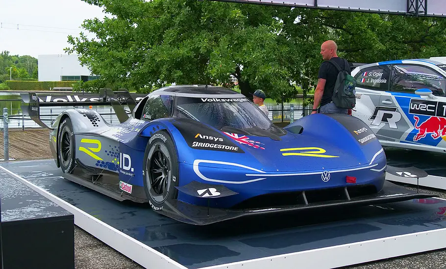 VW ID Pikes Peak VW ID Pikes Peak; Außenansicht; stehendes Auto; Rennauto; Frontansicht