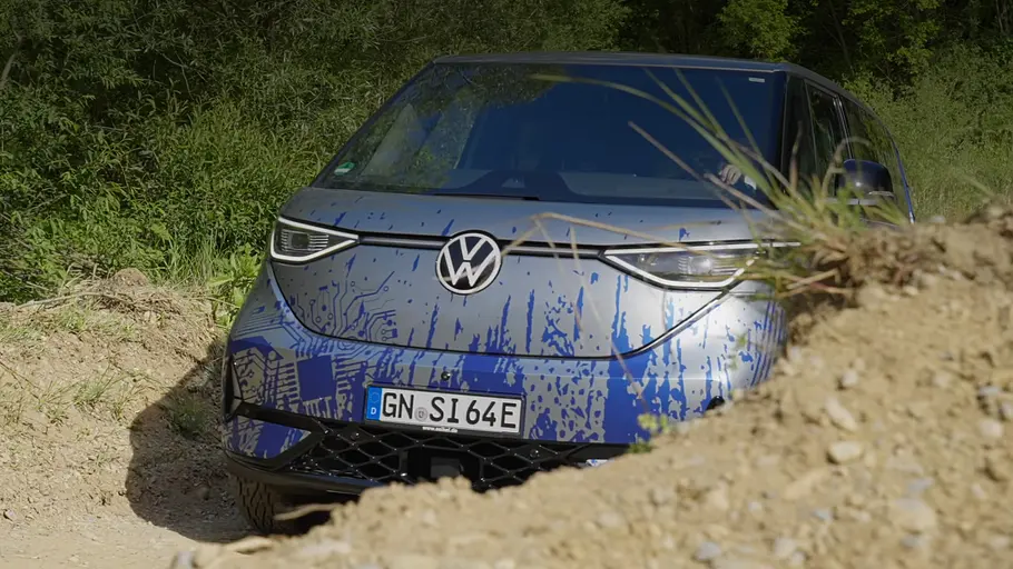 VW ID. Buzz mit Seikel Offroad-Paket VW ID. Buzz mit Seikel Offroad-Paket, fotografiert im Gelände von vorne.