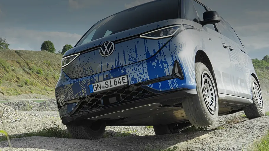 VW ID. Buzz mit Seikel Offroad-Paket VW ID. Buzz mit Seikel Offroad-Paket, fotografiert im Gelände bei der Achsverschränkung.