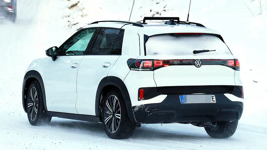 Blick von schräg hinten auf den VW ID. Cross (2026).