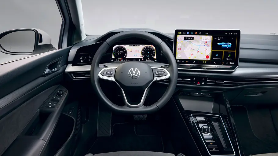 Cockpit des VW Golf.