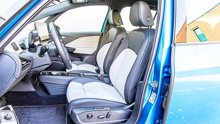 Blick auf die Vordersitze im Innenraum des VW ID.3.