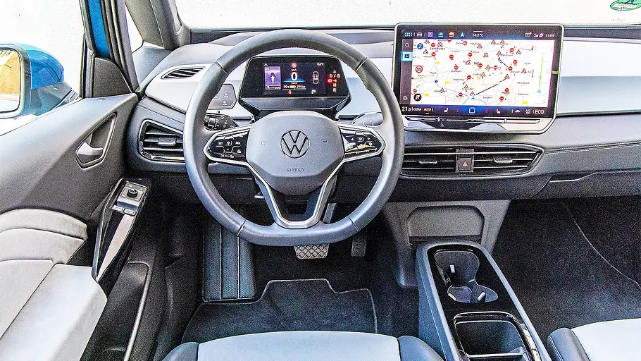 Blick auf die Armaturen im Innenraum des VW ID.3.