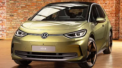 VW ID.3 Facelift (2023); stehend, schräg vorne - Foto: VW