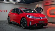 VW ID.3 GTI statisch mit Redakteurin Jil Weber im Studio. - Foto: AUTO ZEITUNG