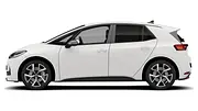 Der VW ID.3 Neo steht vor weißem Hintergrund, von links abgebildet. - Foto: Carwow