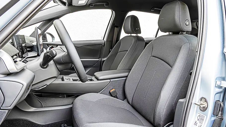 VW ID.3 Neo. Blick auf die Vordersitze im Innenraum des VW ID.3 Neo.