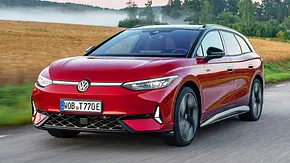 VW ID.7 GTX Tourer (2024); fahrend; Außenansicht; Kombi; Elektroauto; Frontansicht - Foto: Volkswagen