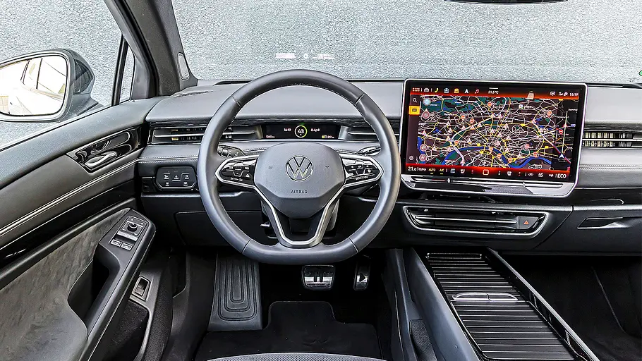 Blick auf die Armaturen im Innenraum des VW ID.7.