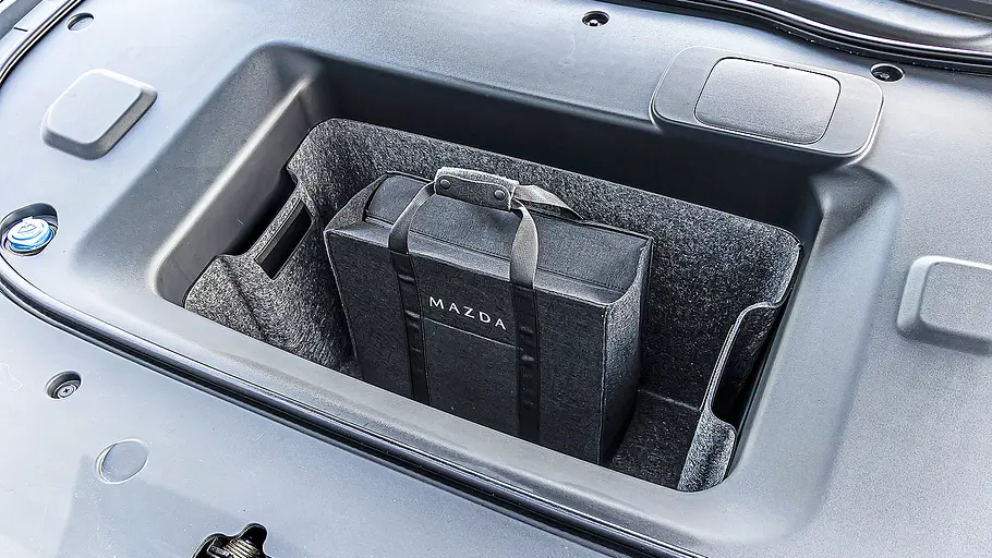 Blick in den Frunk des Mazda6e.