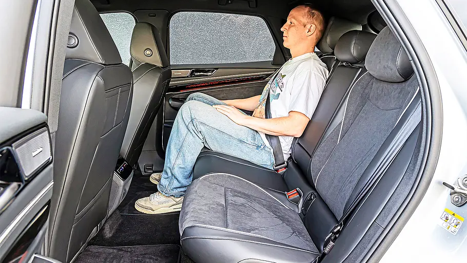 Blick in den Fondbereich des VW ID.7.