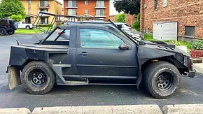 Blick von der Seite auf den skurrilen VW Jetta. - Foto: Esa Alsabaa (Facebook Marketplace)