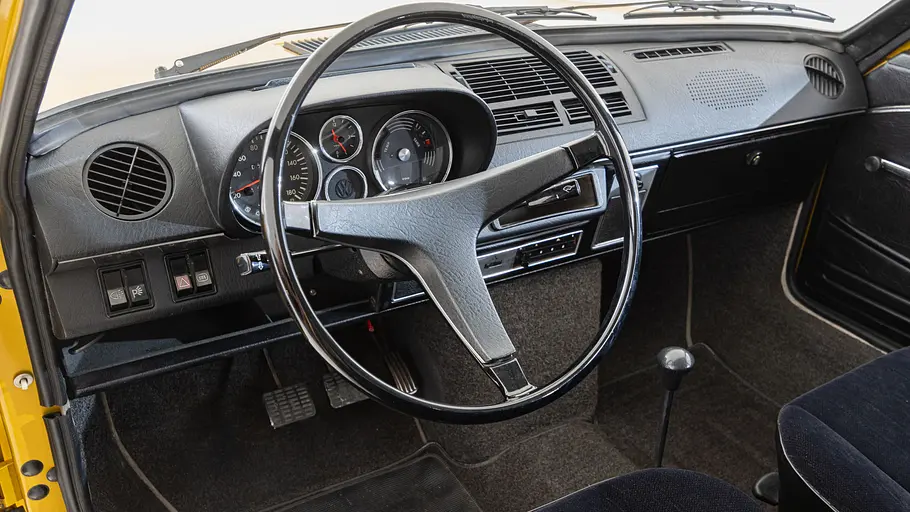 Das Cockpit des VW K70.
