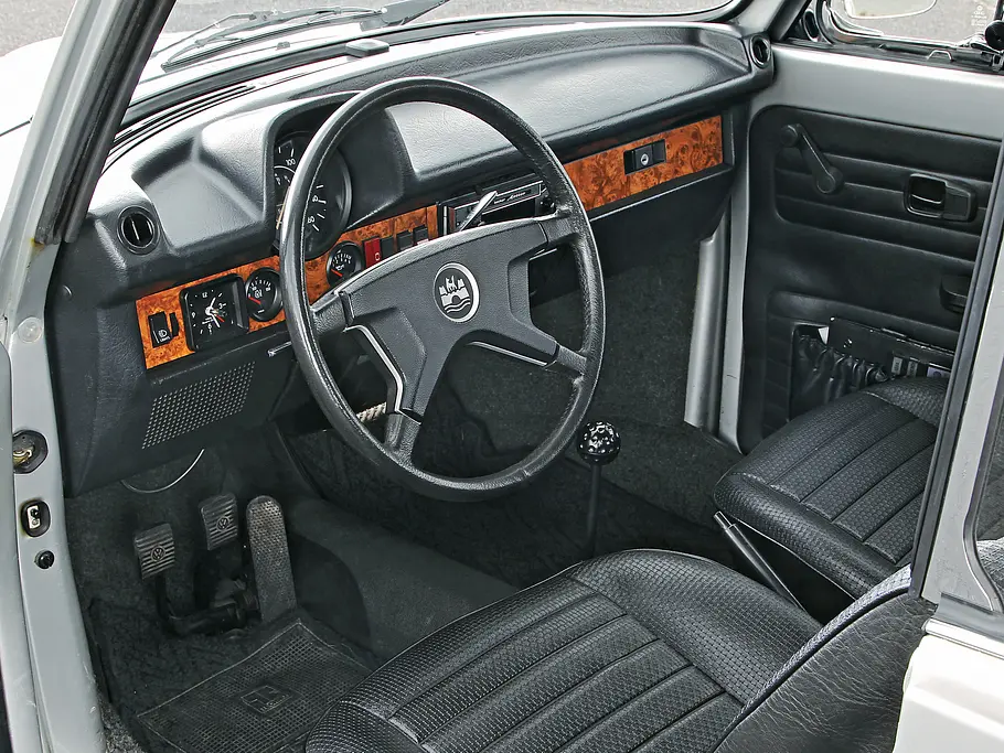 VW 1303 Cabrio Inj. Opel Kadett Aero 1.6 S Vergleich Bilder technische Daten Cockpit