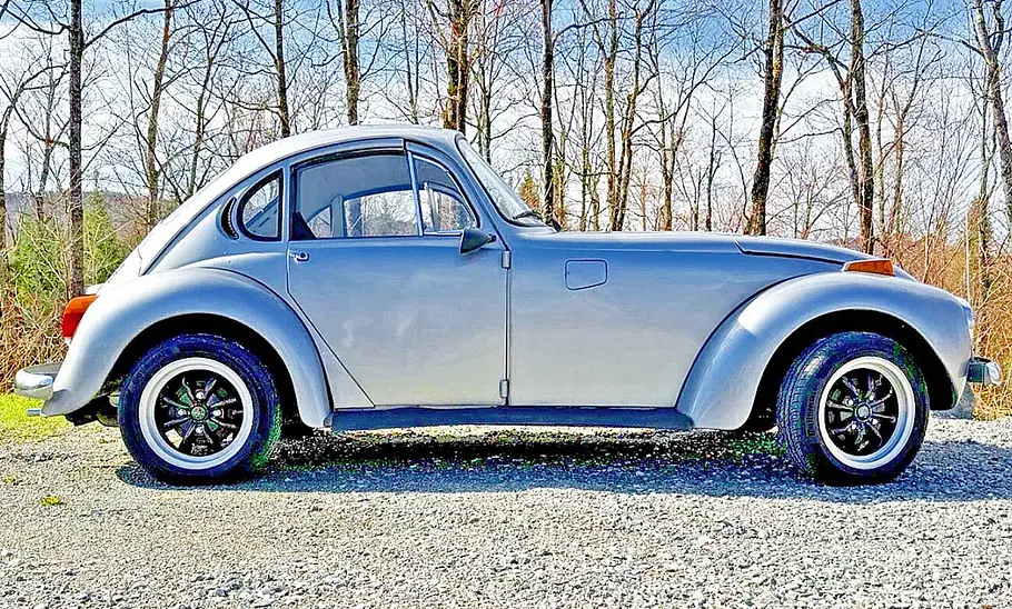 VW Käfer Coupé Das VW Käfer Coupé stehend seitlich.