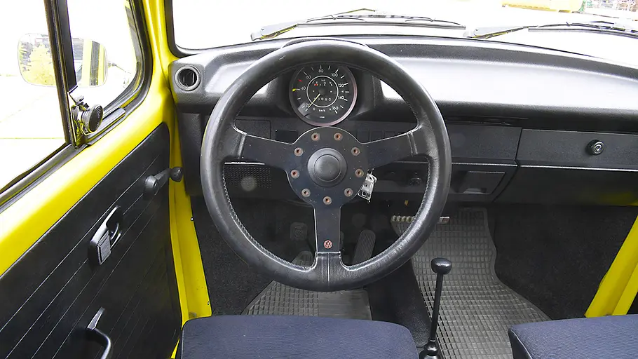 VW 1303 S GSR Das Cockpit des VW 1303 S GSR.