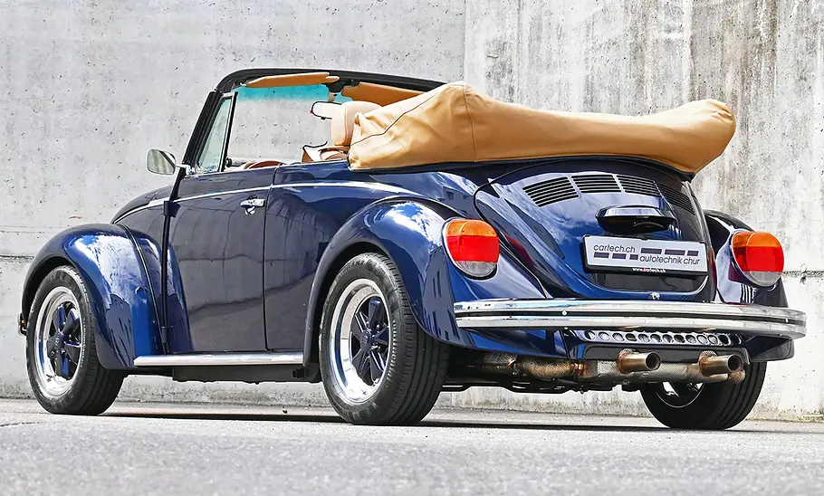 VW Käfer von Memminger Der VW Käfer von Memminger stehend von schräg hinten.