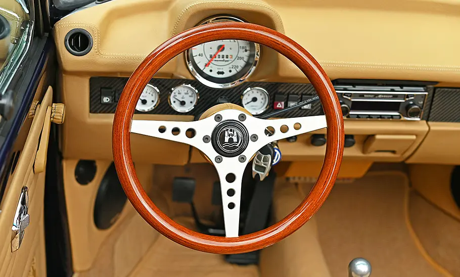 VW Käfer von Memminger Das Cockpit des VW Käfer von Memminger.