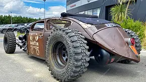 Der VW Käfer Rat Rod stehend von schräg hinten. - Foto: Leaderclass