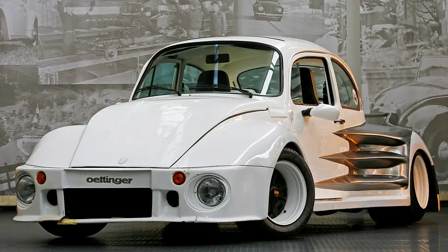VW Käfer 1303 Breitbau Blick von schräg vorne auf den VW Käfer 1303 Breitbau.