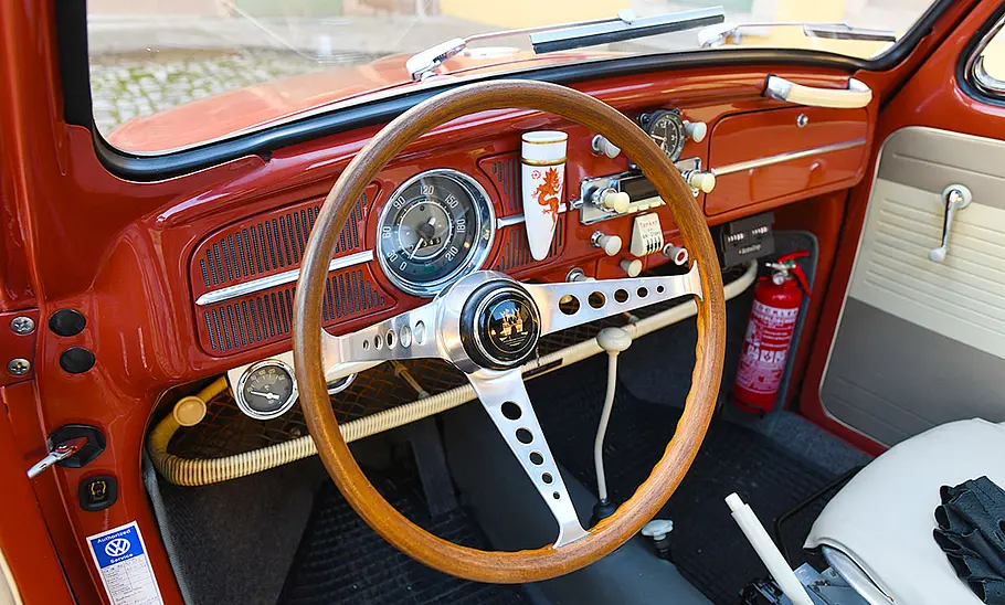 VW Käfer mit Porsche 356 Super 90 Motor Das Cockpit des VW Käfer mit Porsche 356 Super 90 Motor.