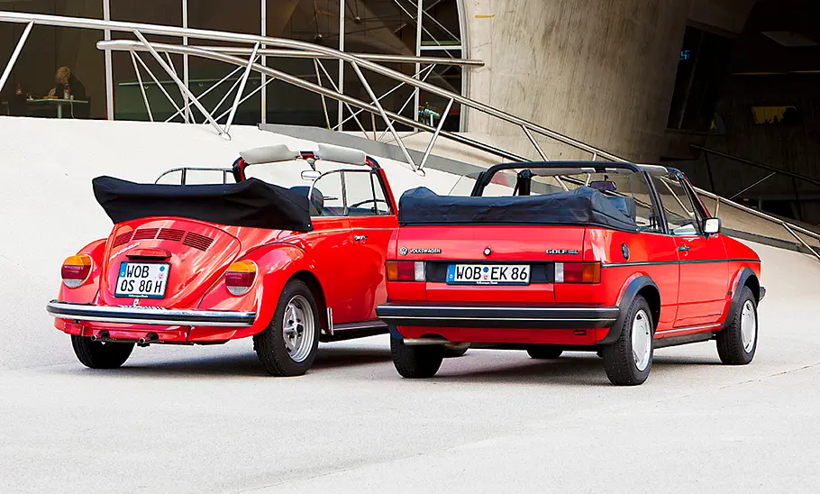 VW Käfer Cabrio/VW Golf 1 Cabrio Heckansicht stehend