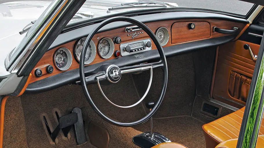 Das Cockpit des VW Karmann-Ghia Typ 34