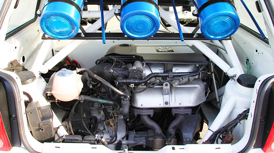Der hintere Motor des VW Lupo Bimotor