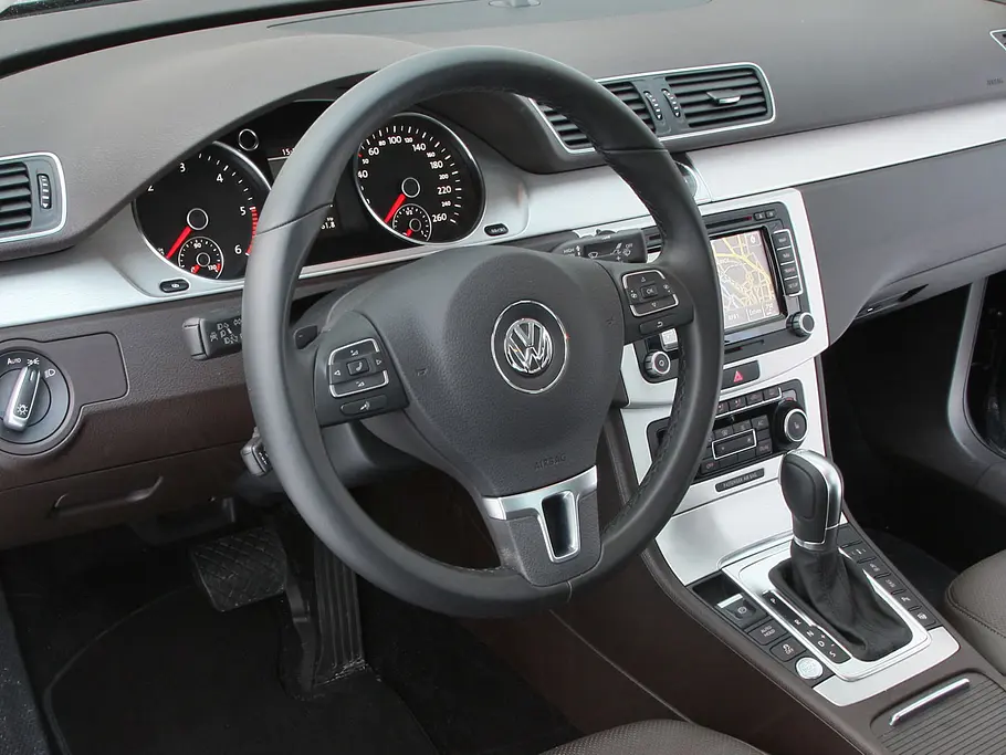 Cockpit des VW Passat CC 3.6 V6 4Motion
