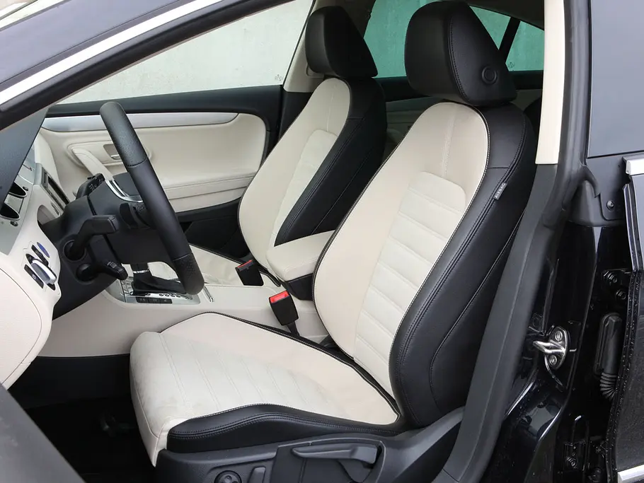 VW Passat CC 3.6 V6 4Motion mit serienmäßigem Dämpfersystem